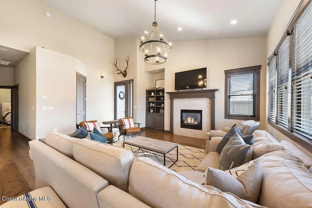 519 Lakeshore Ave UNIT 301