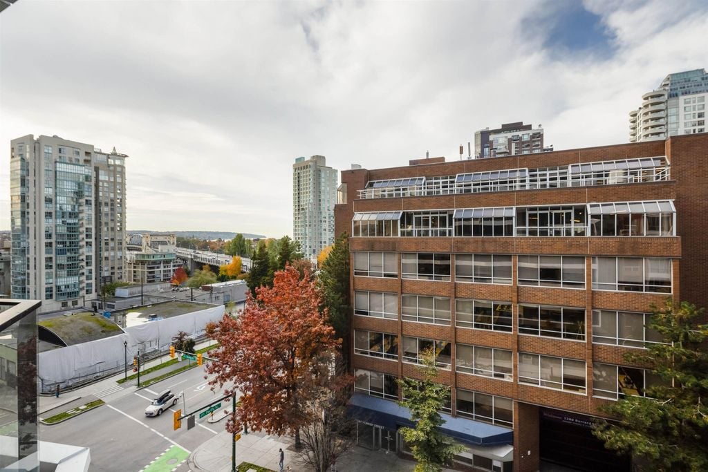889 Pacific St, #706