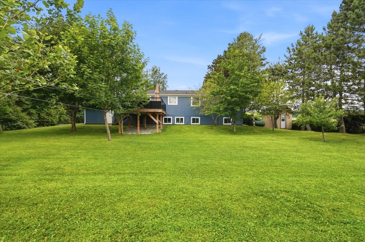 Country setting 10 minutes from the city!