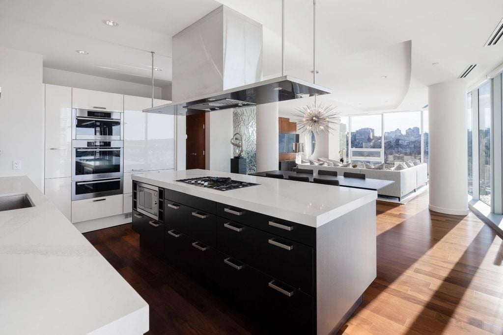 1560 Homer Mews, #1101