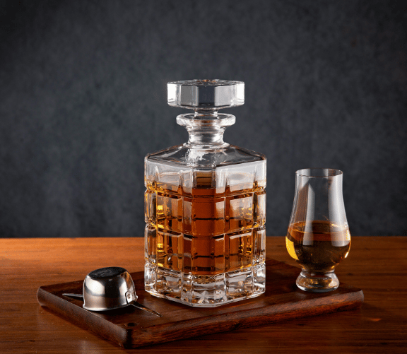 Bud & Alley's Bourbon, Whiskey & Smoke