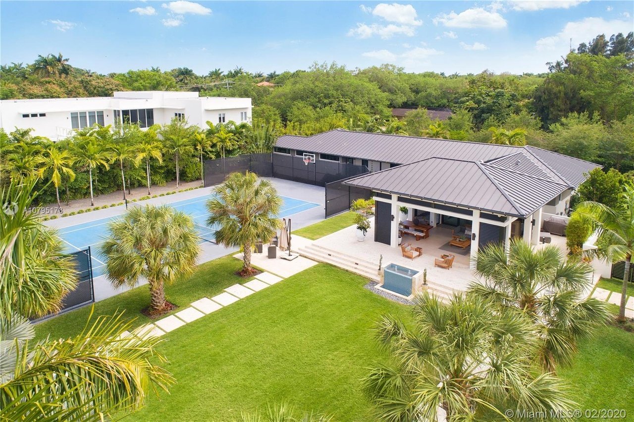 4965/4945 SW 82 St