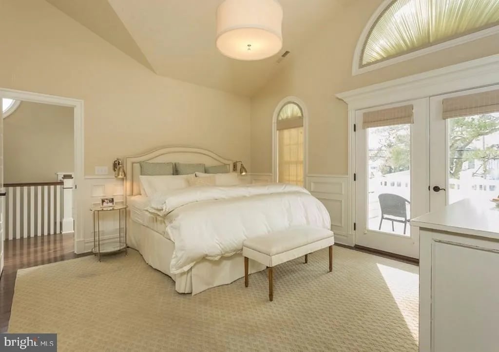 1002 King Charles Ave