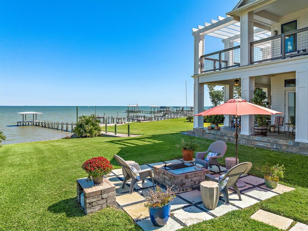 4023 Bayshore Dr