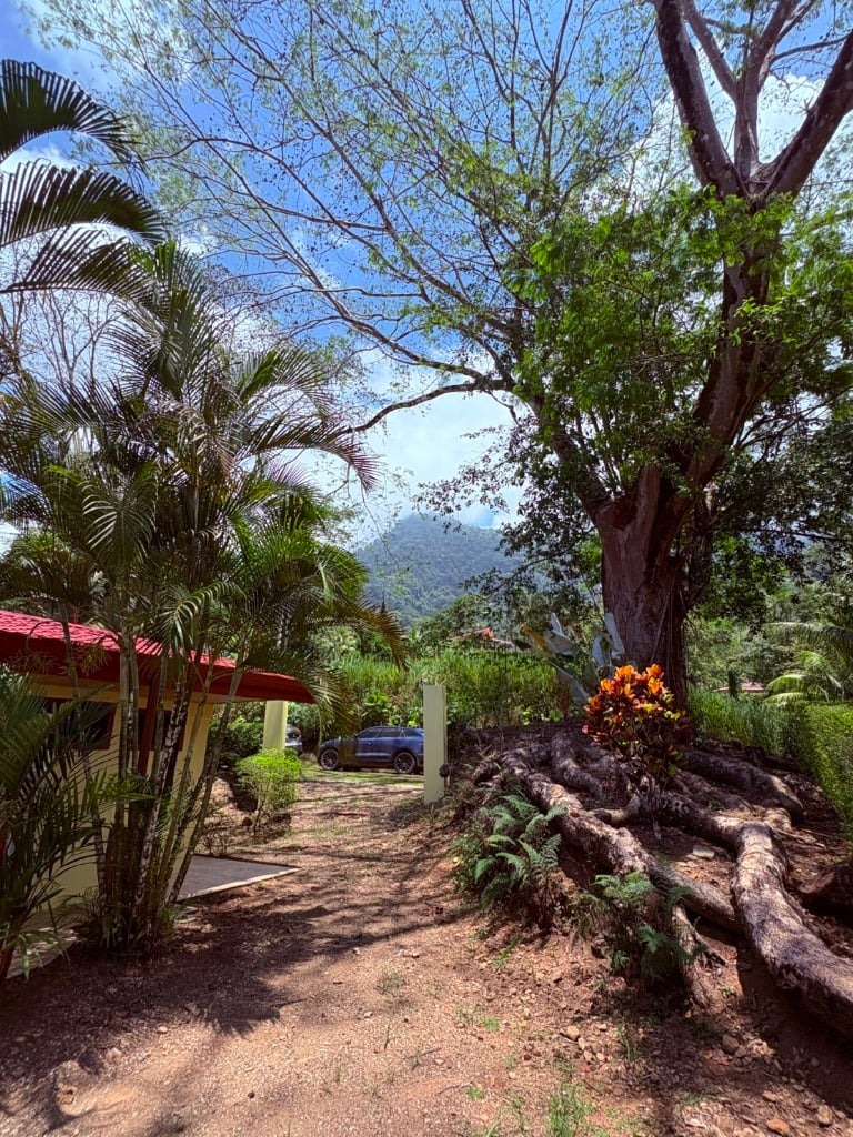 Move in ready 2 bedroom / 2 bathroom home with window ocean view and pool in Ojochal.