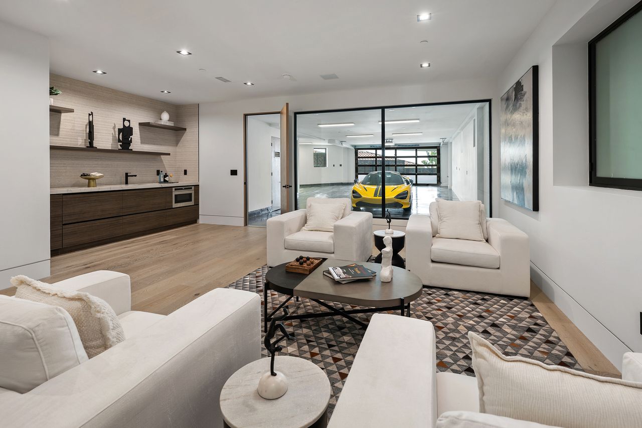 6627 Muirlands Dr, La Jolla, CA 92037