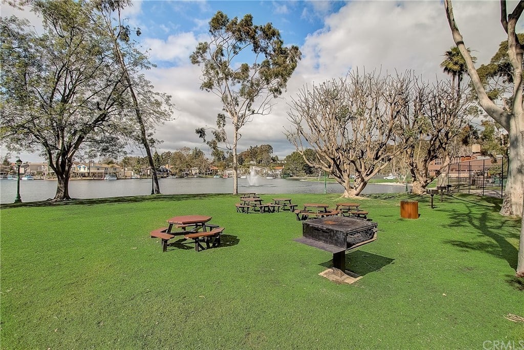 22242 Pewter Ln