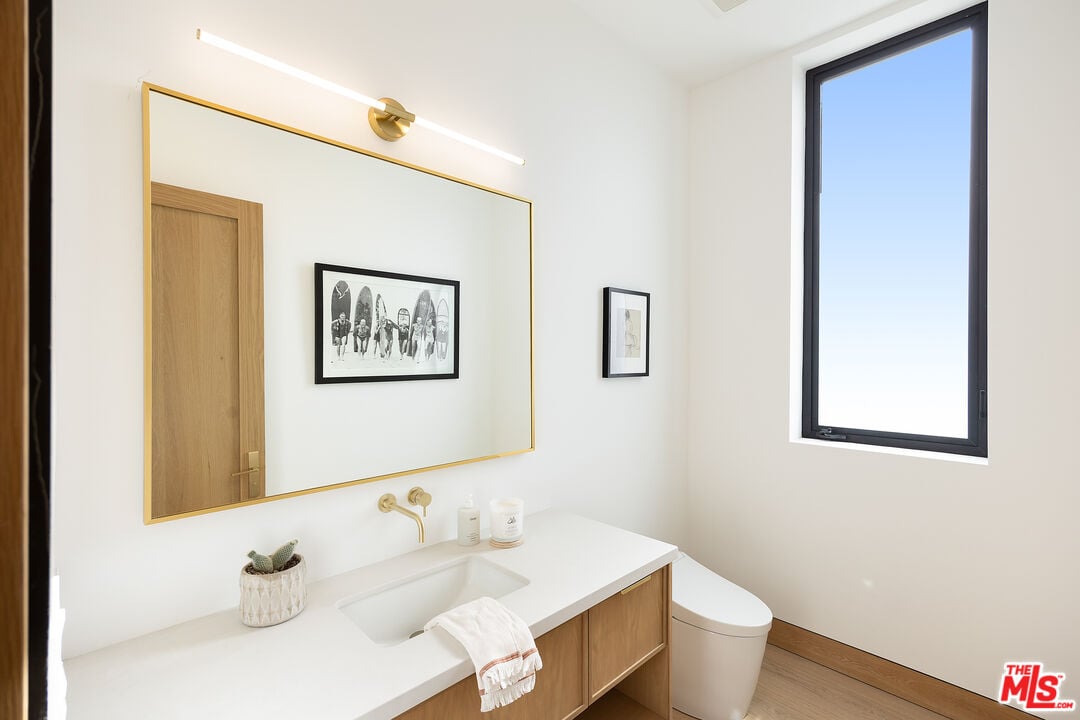 Mulholland Hwy, 90265