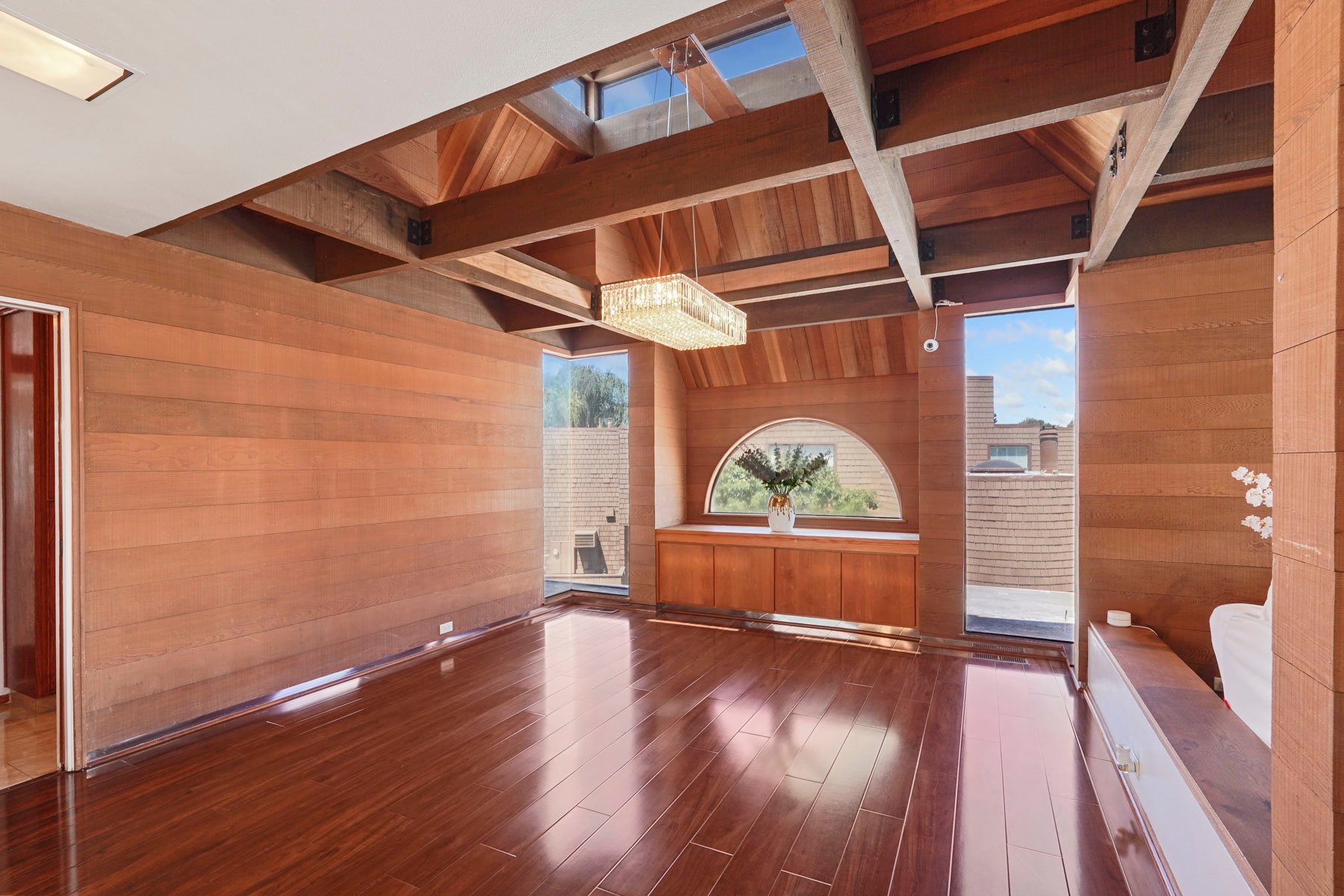 3845 Peninsula Ct
