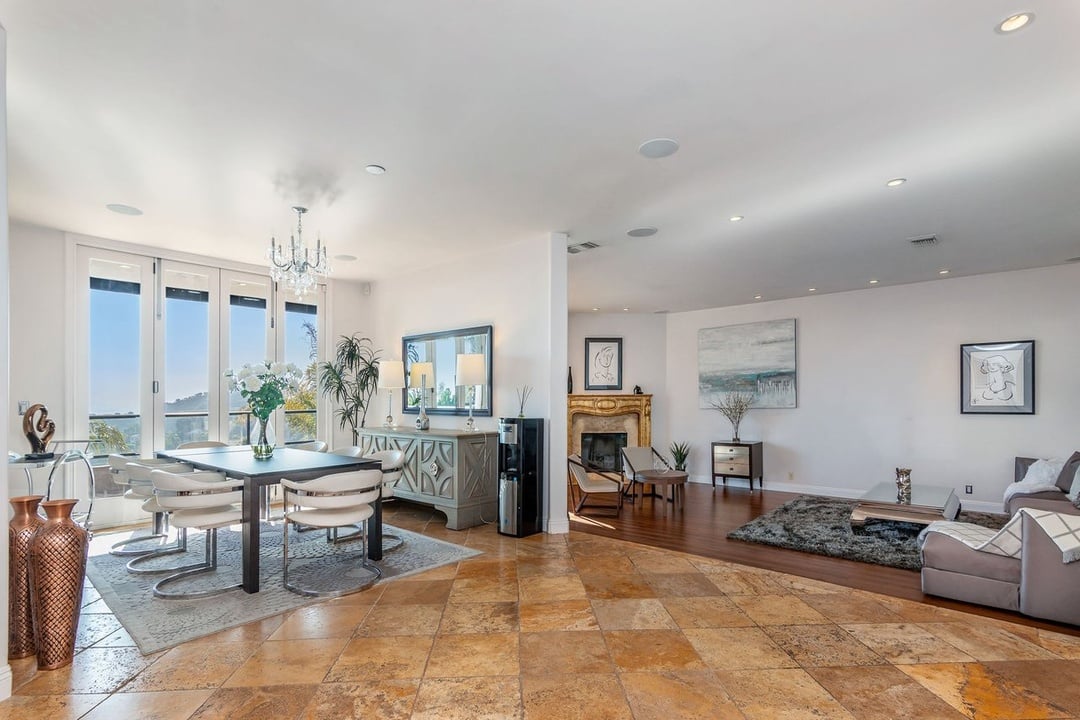 Mulholland Drive, 90068