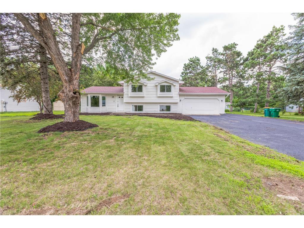 7725 Dupont Avenue N, Brooklyn Park, MN 55444-2155