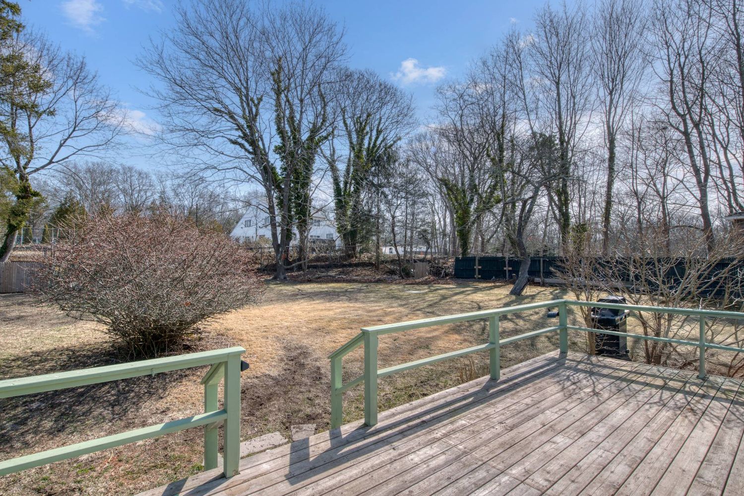 Charming Southampton Cottage Near Little Fresh Pond
