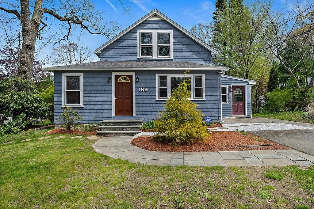169 Center St