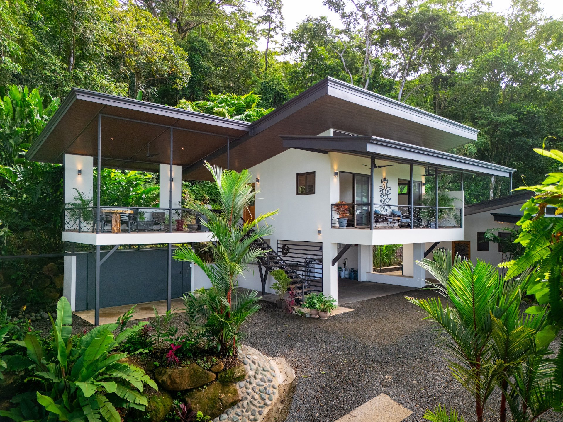 Casa Meraki: Modern Tropical Living with Whale’s Tail Views in Uvita