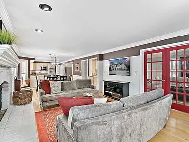27075 W Kensington Ct
