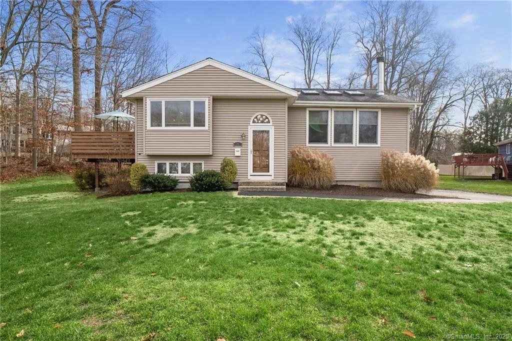 28 Surrey Dr, Norwalk
