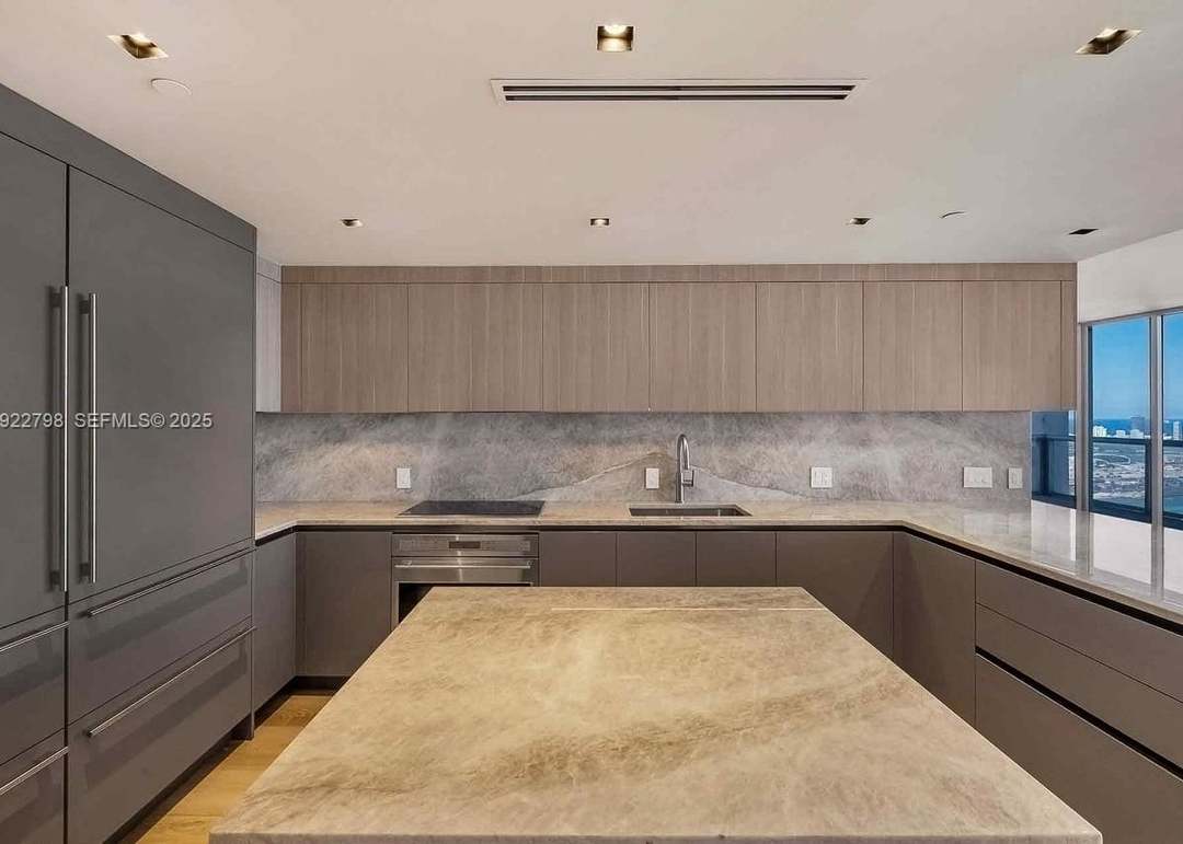 465 Brickell Ave #5701