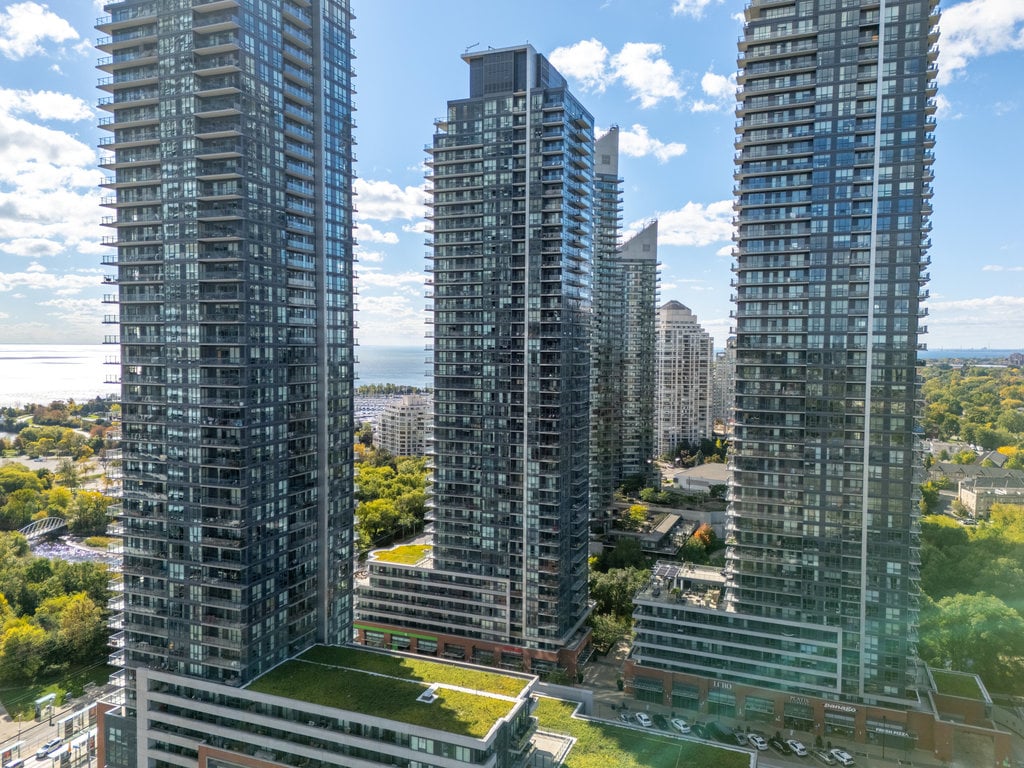 2212 Lake Shore Boulevard W 1803