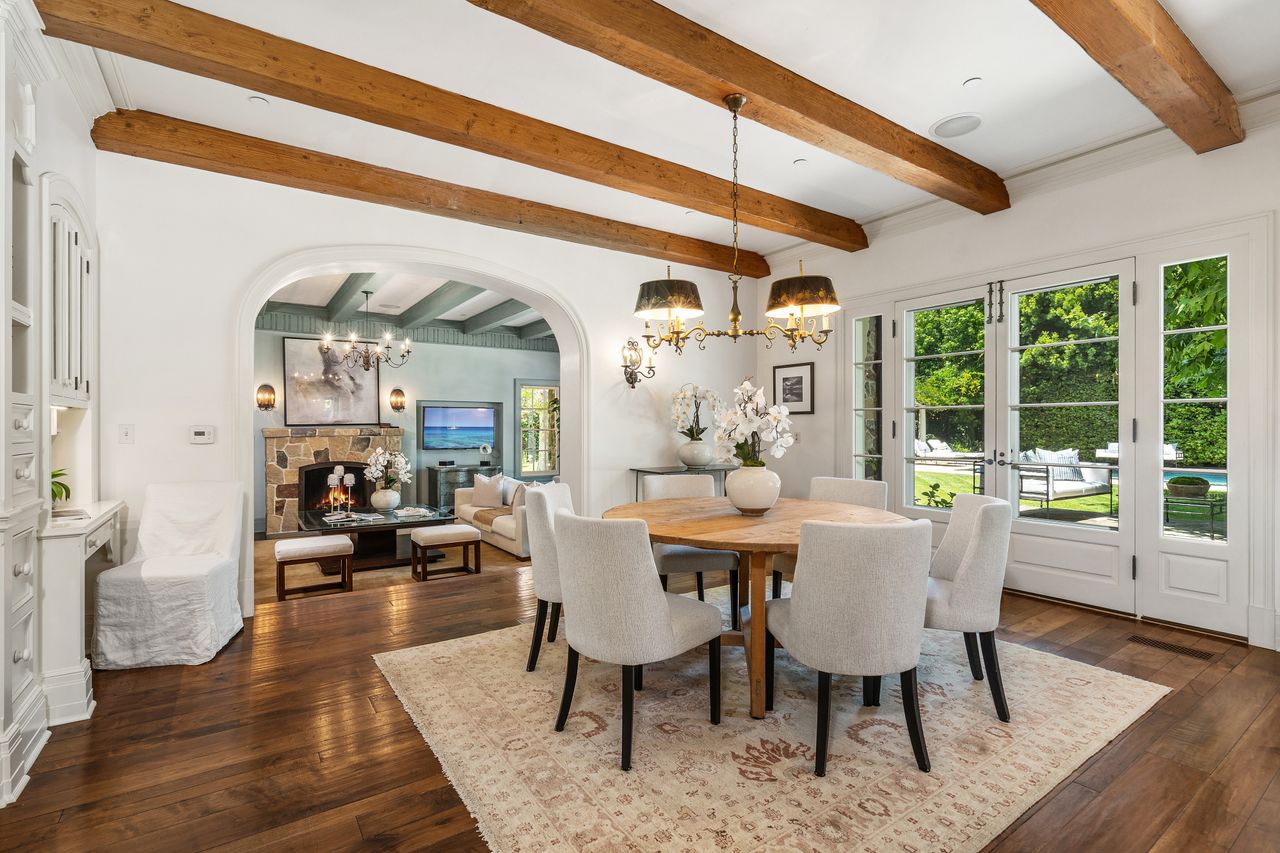 English Country Manor In Toluca Lake