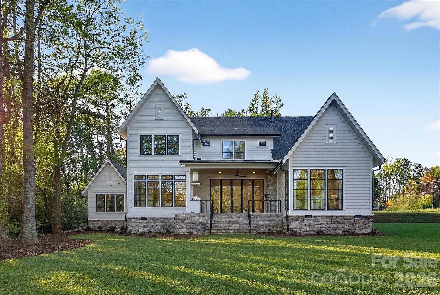 1209 Meadowood Ln