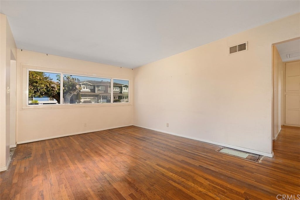 1372 Kenneth Dr
