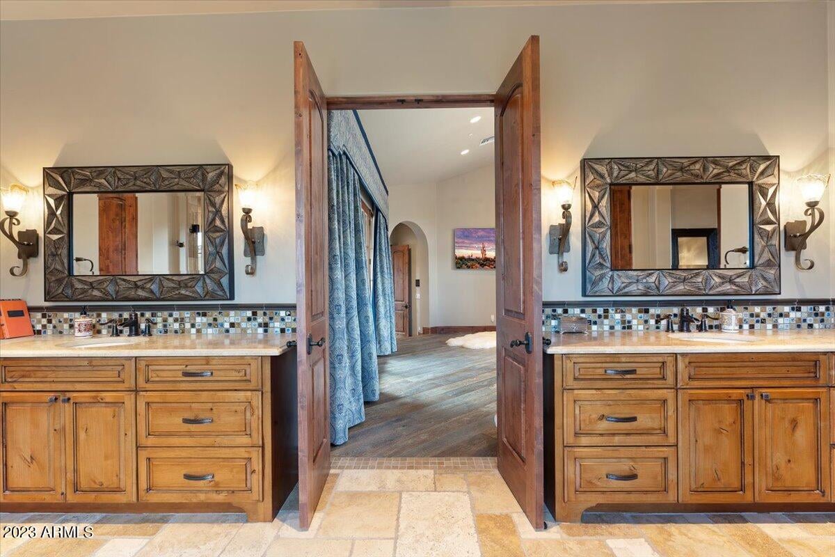 9514 E Madera Dr