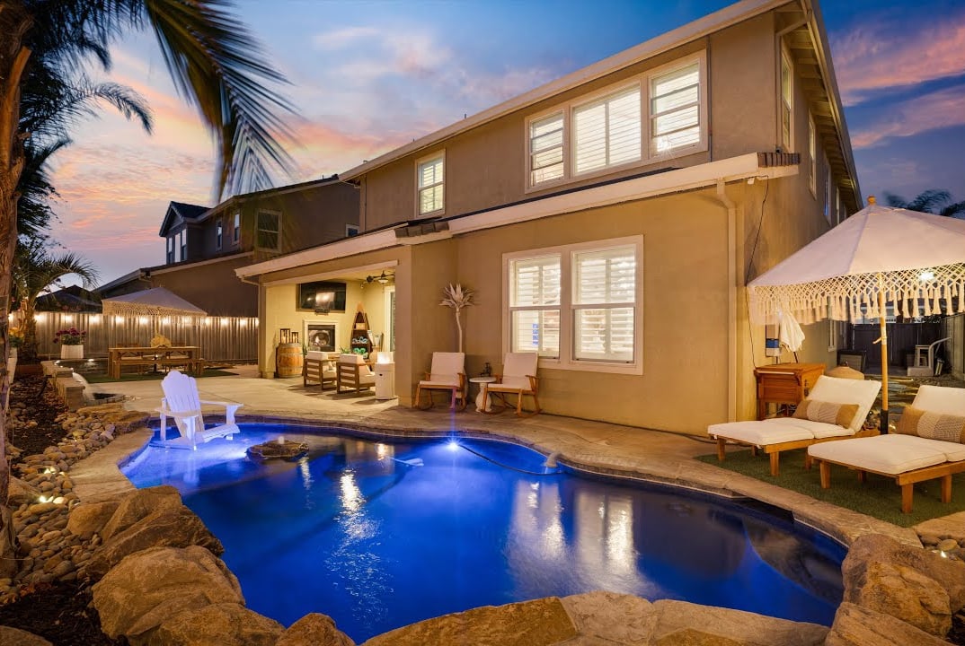 Exclusive ANCHOR POINTE at THE LAKES