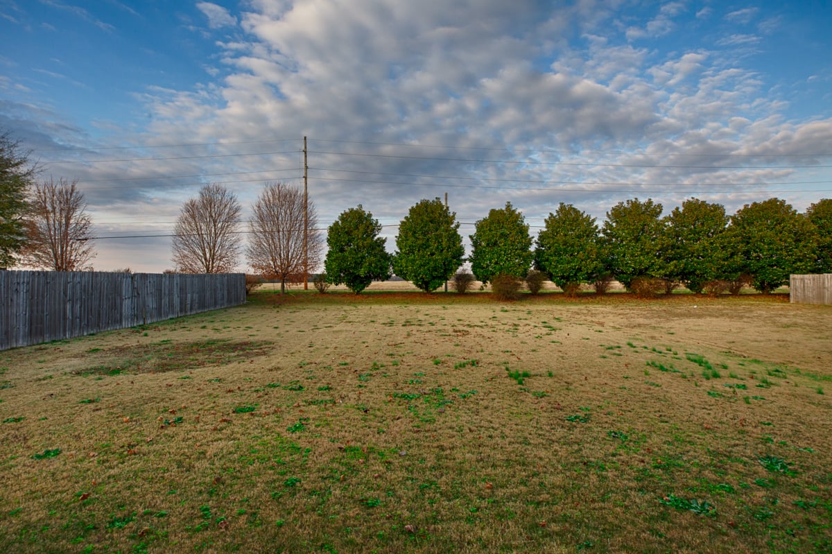 Minutes from I-565, Hsv International Airport, and all that Huntsville Provides!!