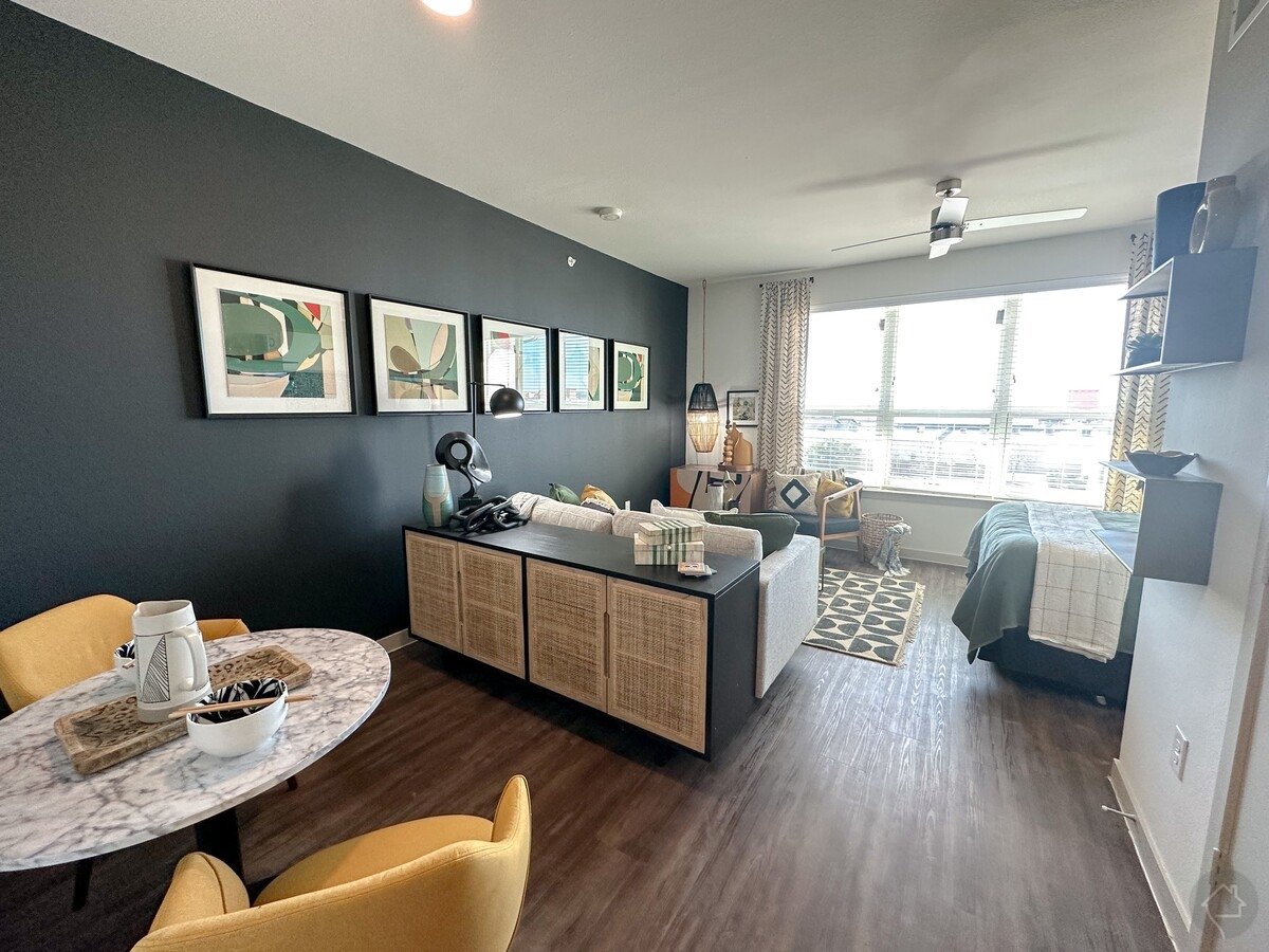 1 month free in an amazing 1/1 apartment home in Round Rock!