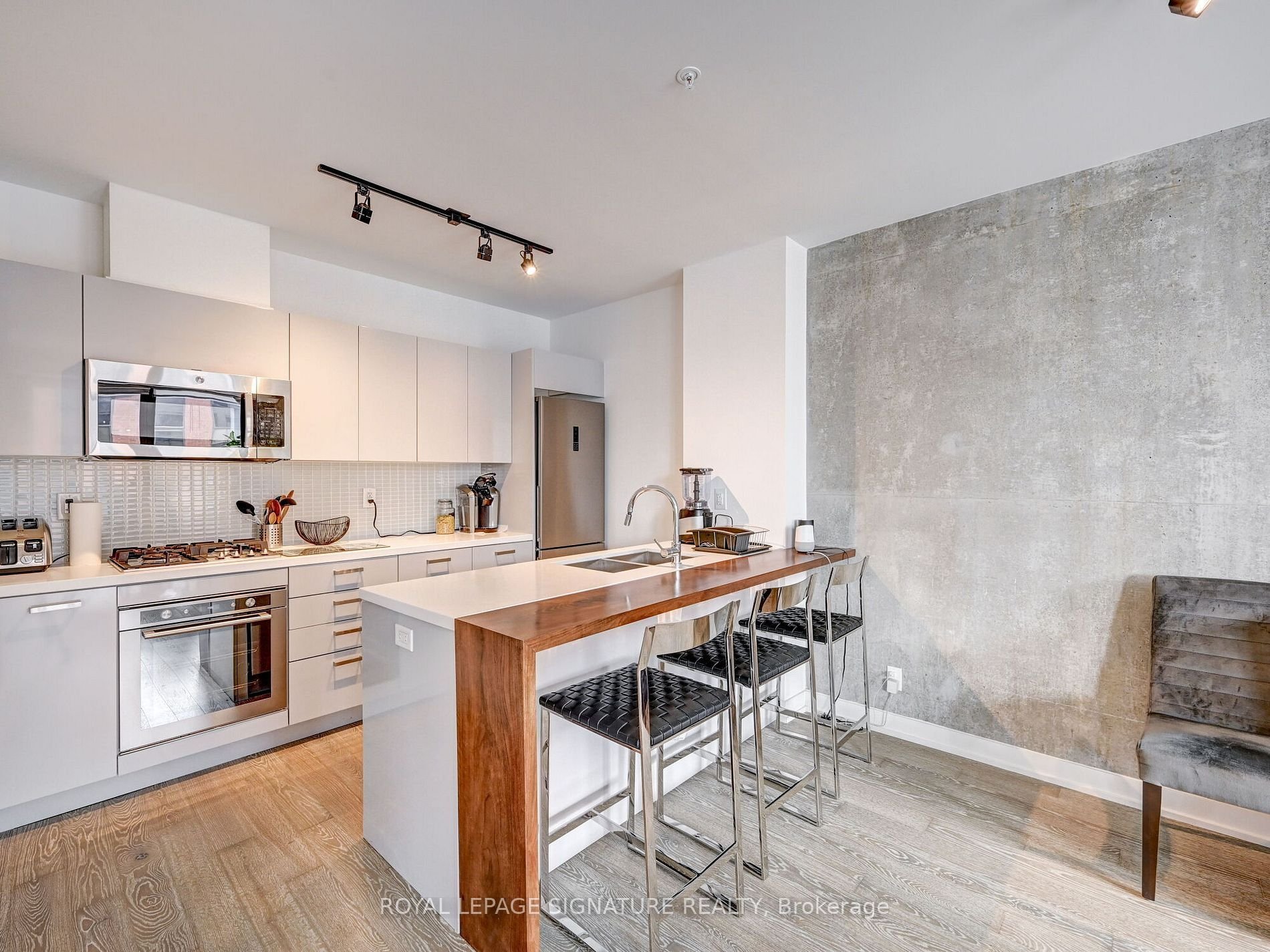 PRIME DOWNTOWN PENTHOUSE