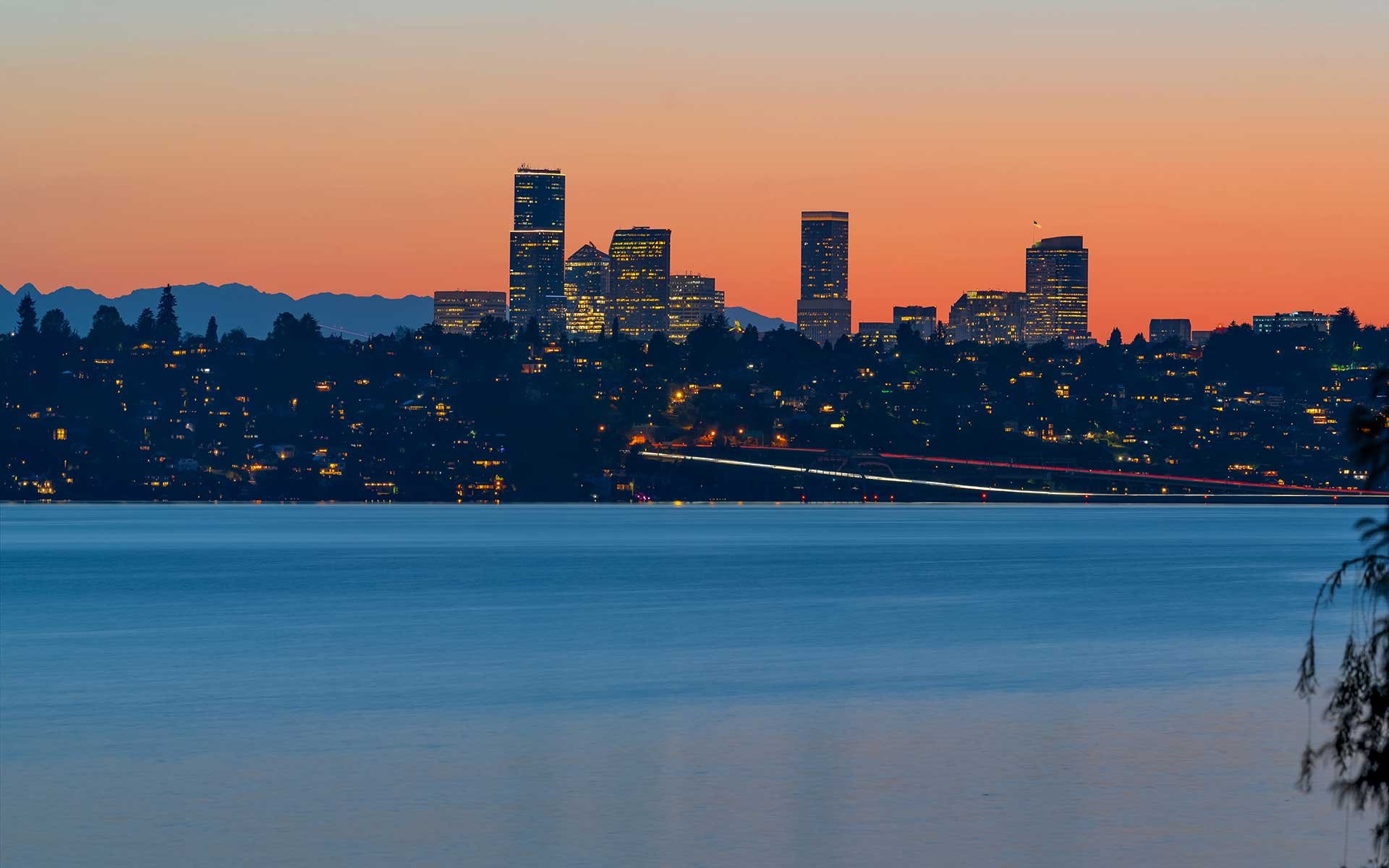 An Extraordinary Expression of Modern Waterfront Living on Mercer Island