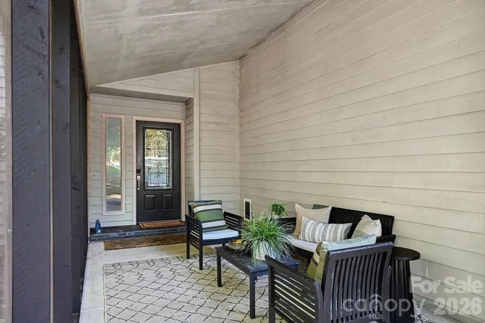 10006 Stoneleigh Lane