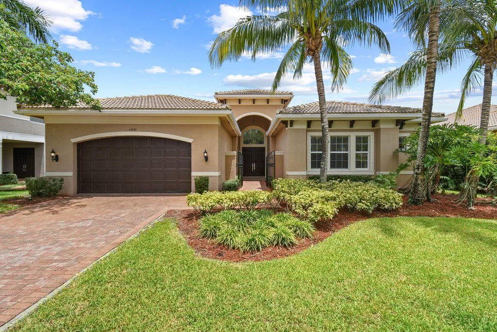 11927 Fox Hill Cir