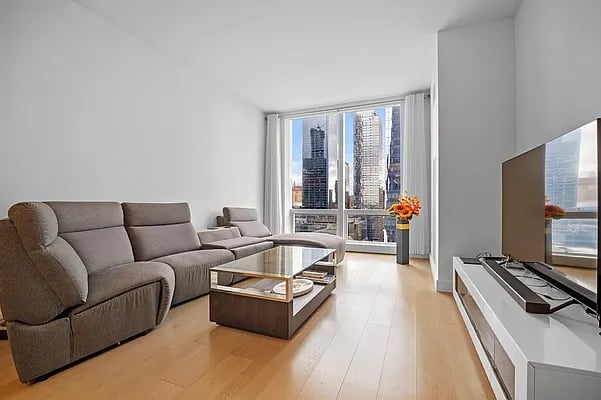 15 Hudson Yards #28J