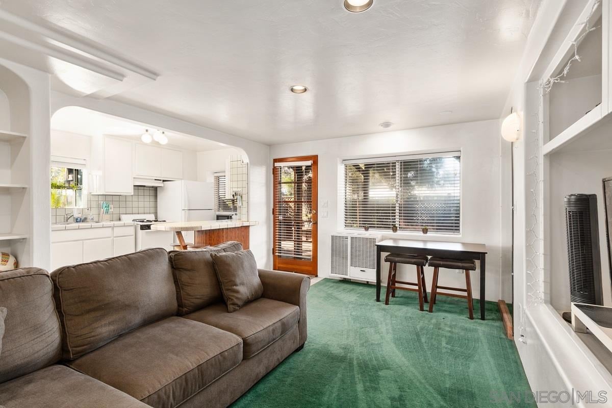 4273,4275 Dawes Street