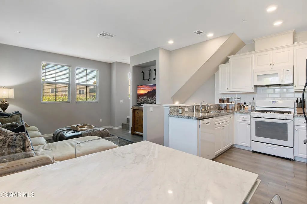 14125 W Willow Ln