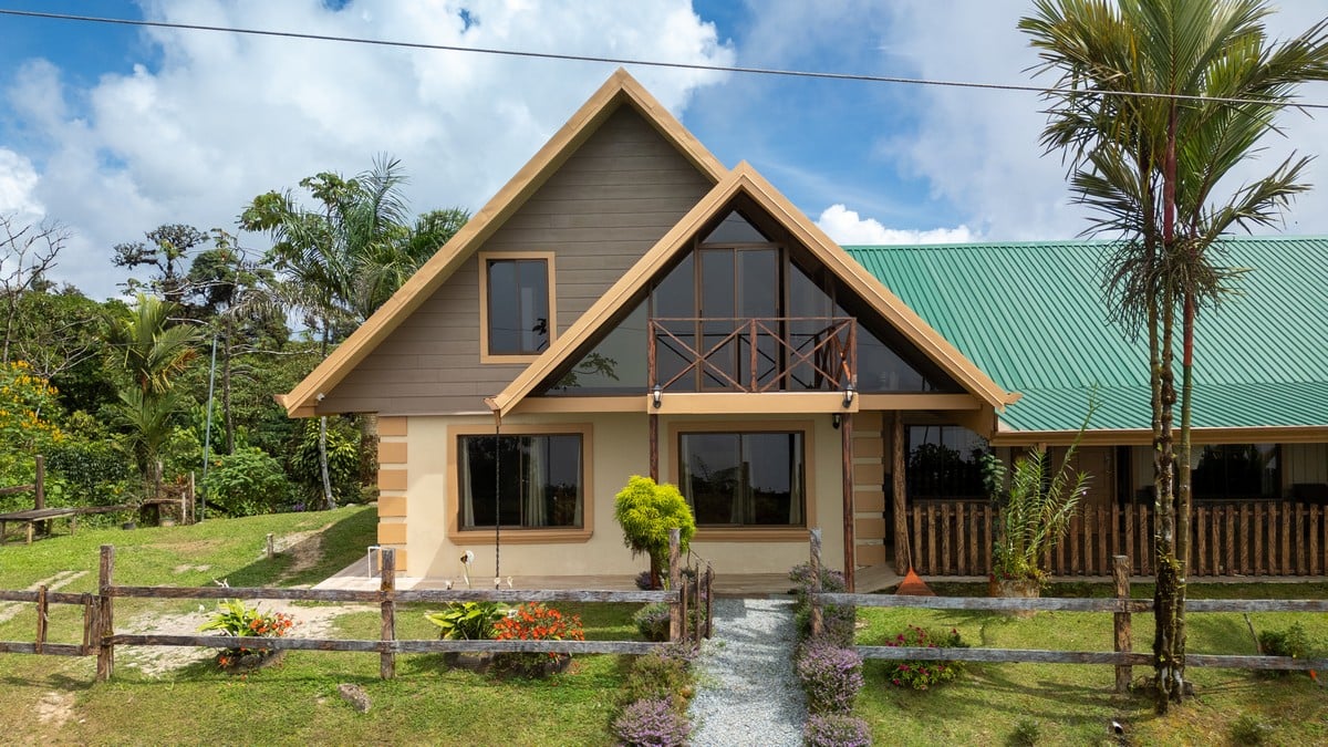 1.8 ACRES – 4 Bedroom Panoramic Ocean & Mountain View Paradise Home Tucked Away in Complete Privacy With Tropical Gardens & Fruit Trees!!!
