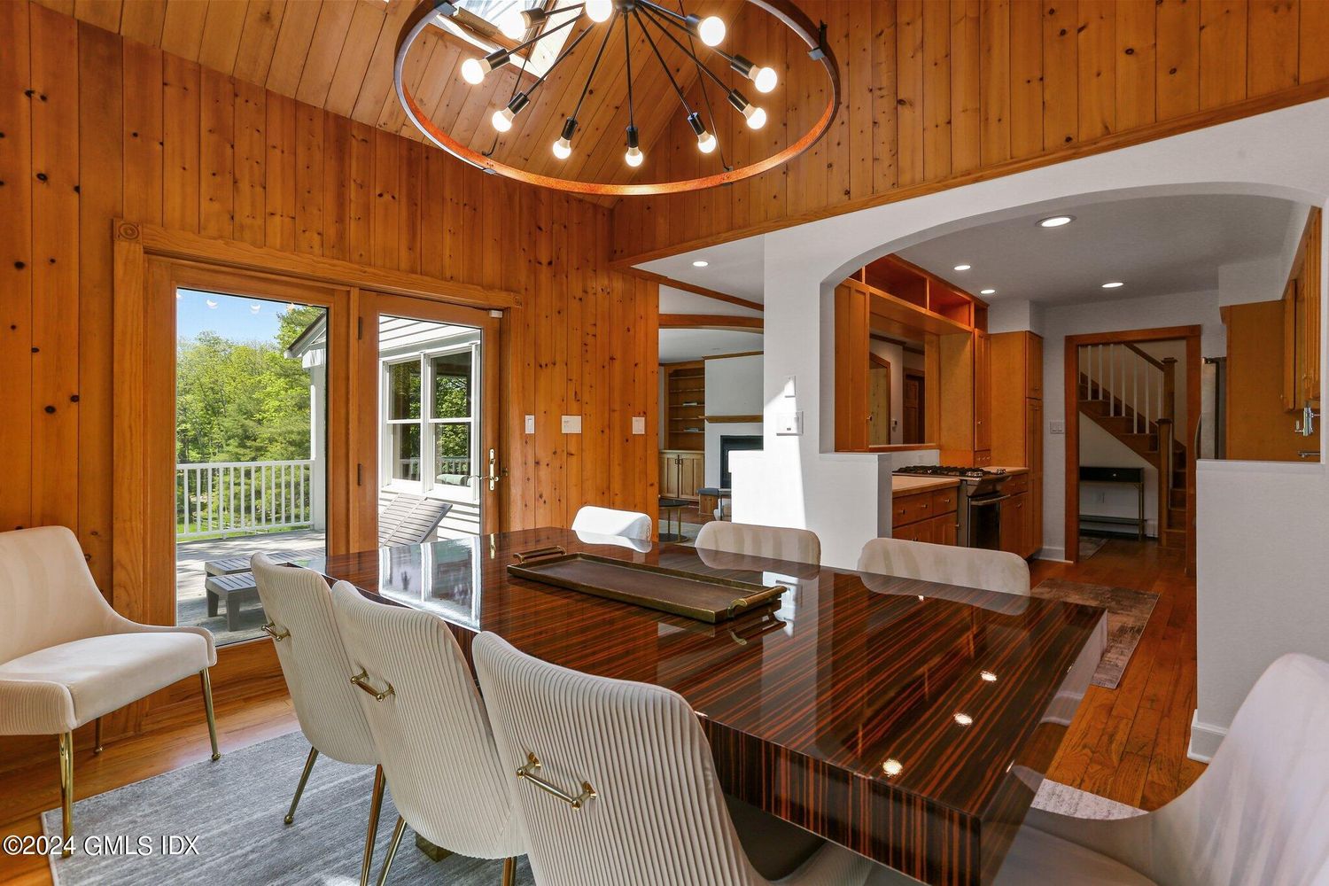 532 Round Hill Road