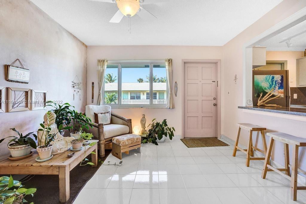 2120 NE 42nd St APT 8A
