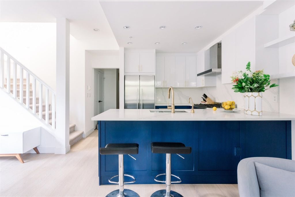 311 W 59th Ave