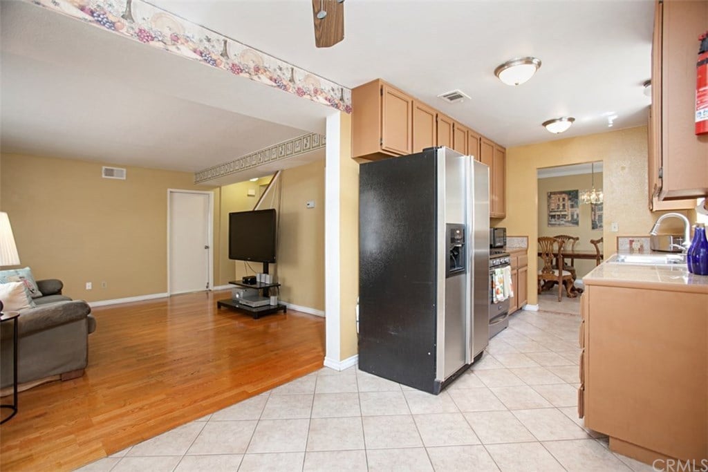 1710 S Mammoth Pl