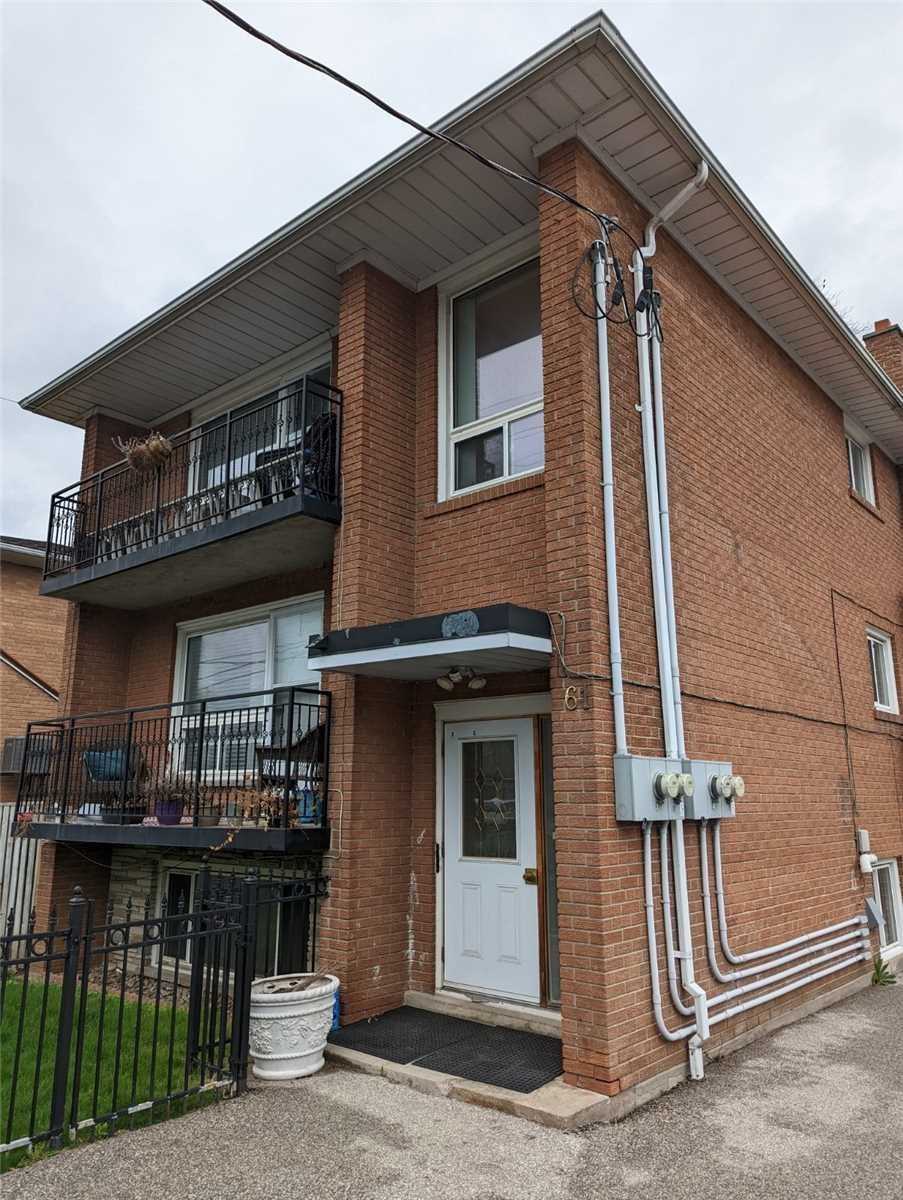61 Mississauga Rd N 1