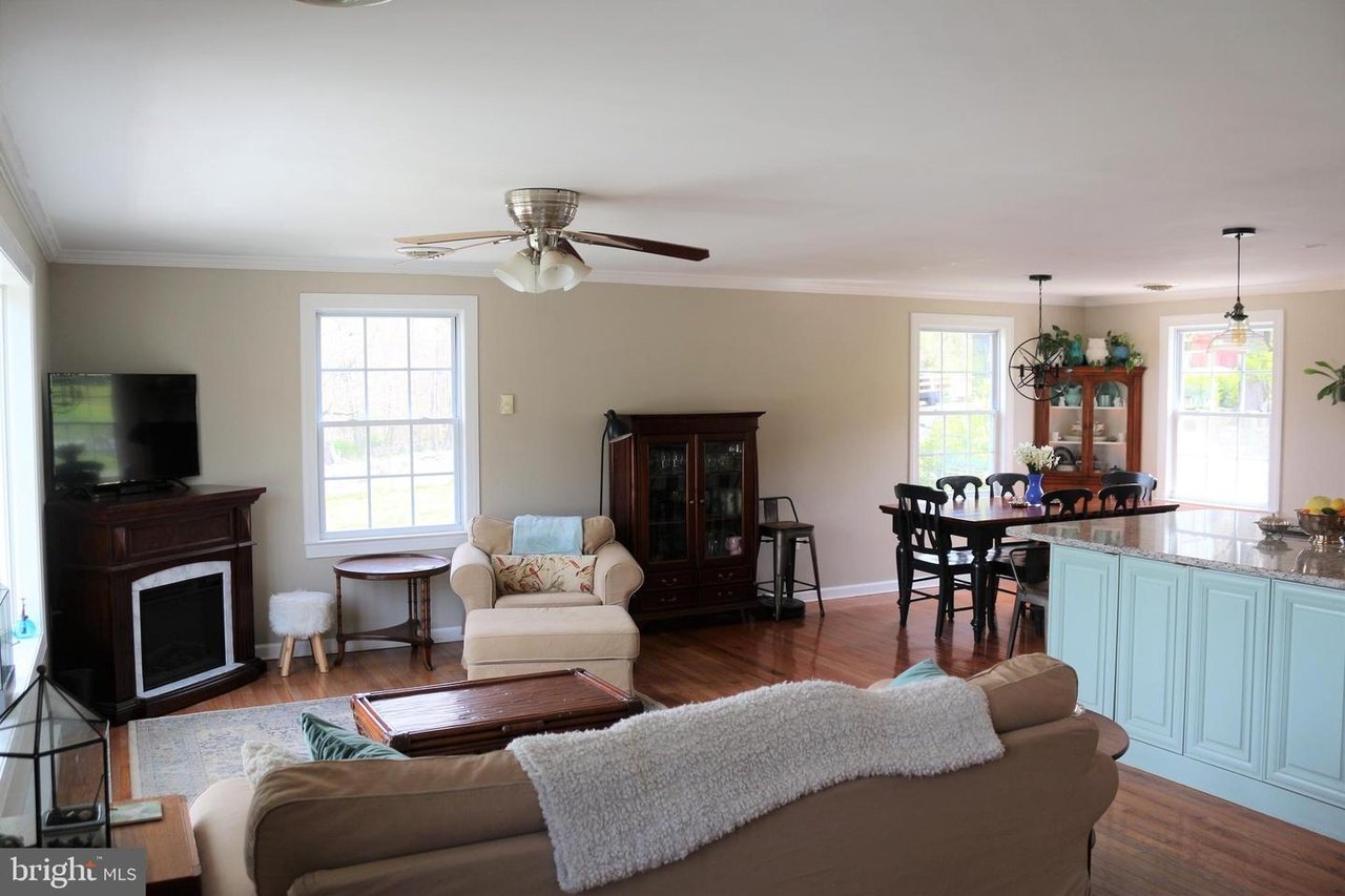 12435 Pleasant Valley Rd