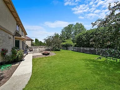 15609 Lakeside Dr