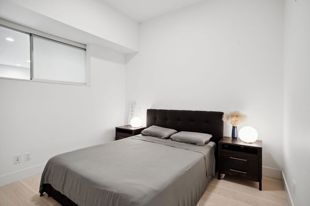 300 Salter St, #106