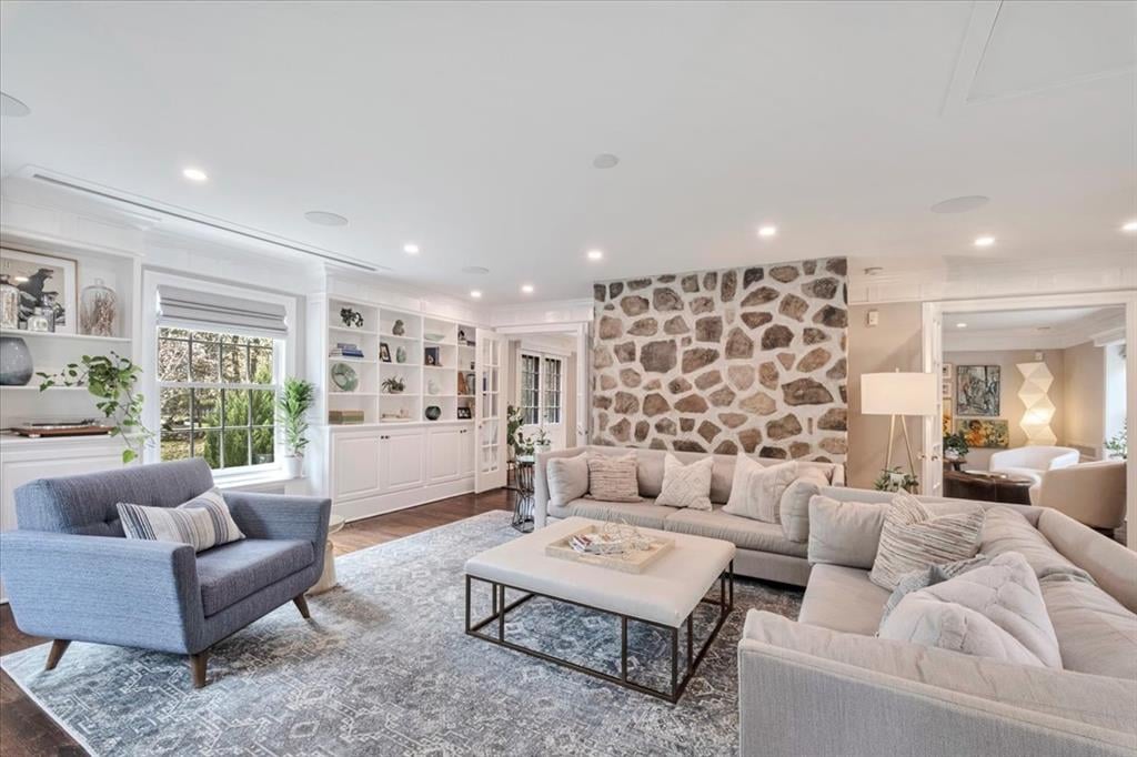In Contract - 55 Deepwood Drive