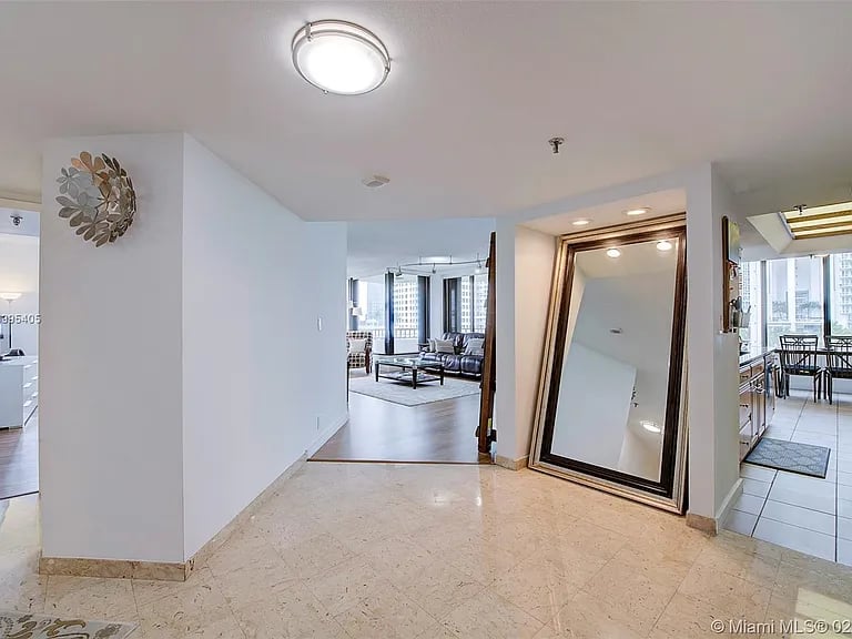 520 Brickell Key Dr #A721