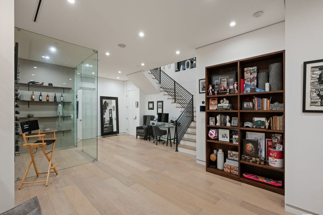 Aurelian Crest, Linda Flora Dr, 90049