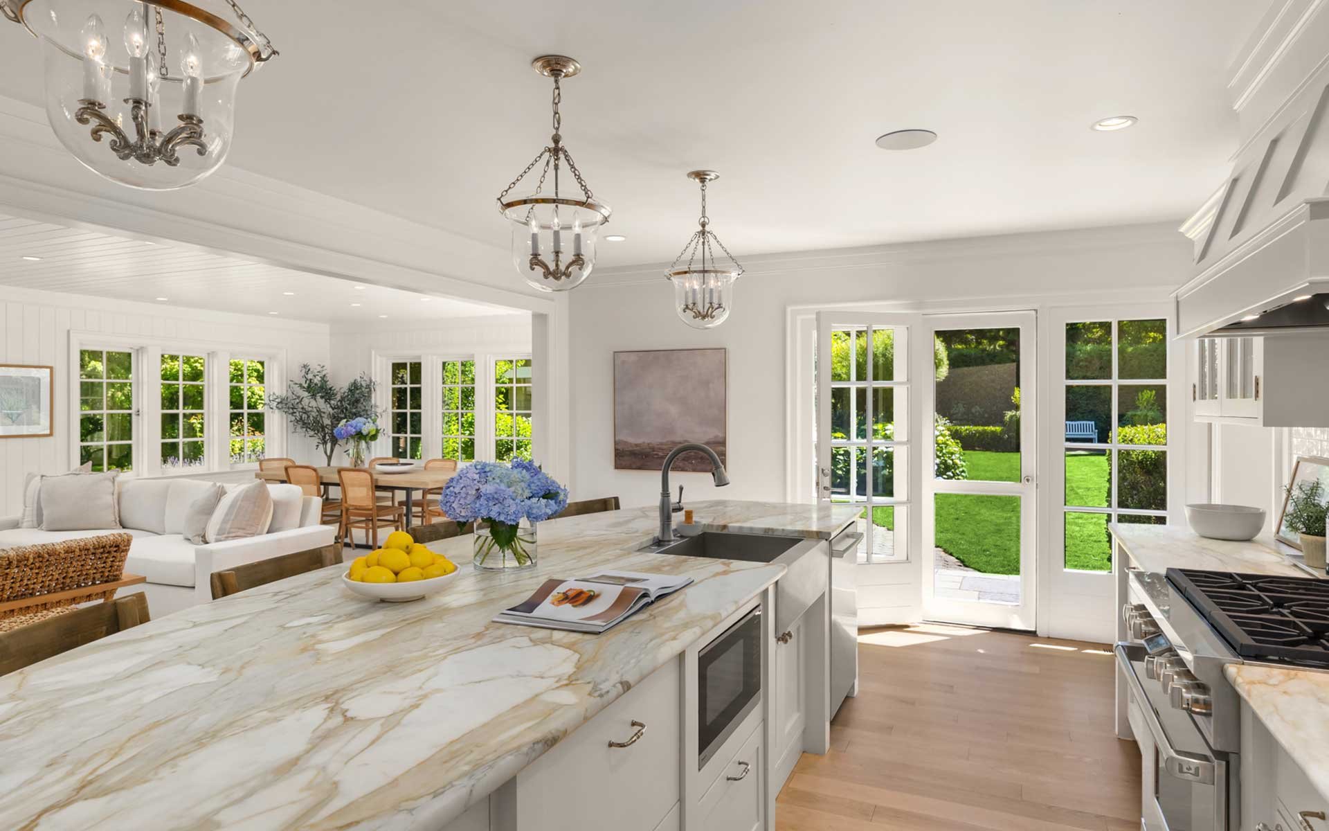 Sunny Hamptons Style in the Heart Of Medina