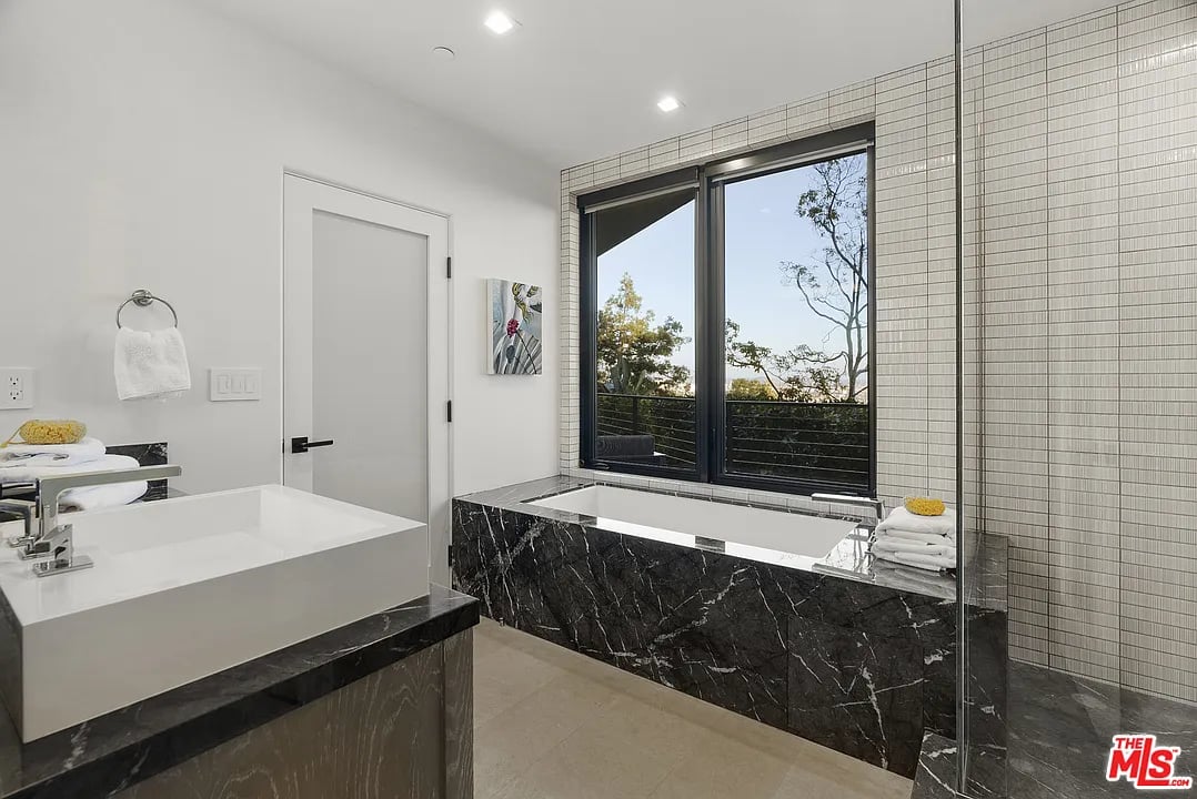 8130 W Laurel View Dr